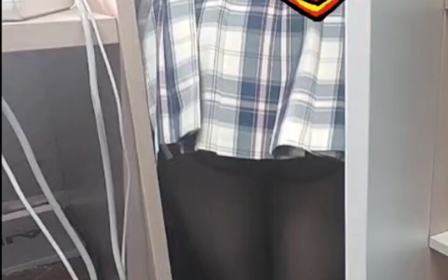 JK crossdressing roommate trapped by the closet door and can’t move!