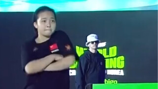河南十六岁街舞女孩，舞技超群，动作行云流水，感觉学过武术一样！太厉害了👍