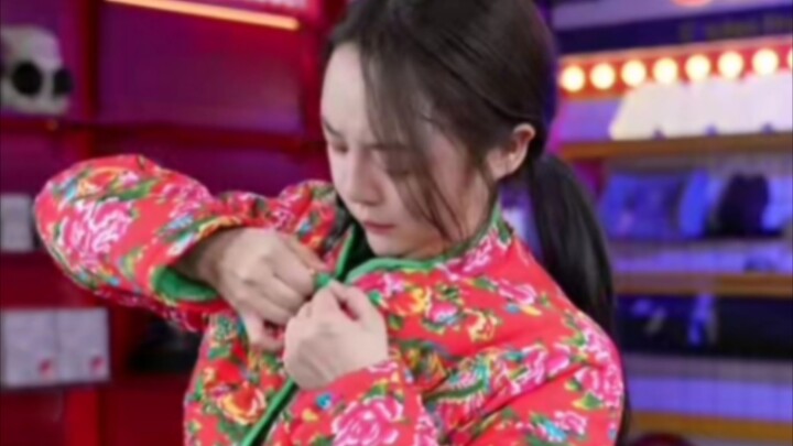 Chị ơi, chị ngồi ở mũi tàu đi, đụ, hahahahaha
