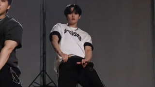 【Lee Min-ho】Xem trưởng nhóm nhảy, nghe tiếng trầm trồ vang lên không ngớt