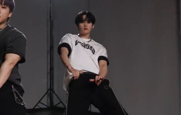 【لي مين هاو】شاهد الرقصة الرئيسية الكبرى وسط هتافات الإعجاب والدهشة