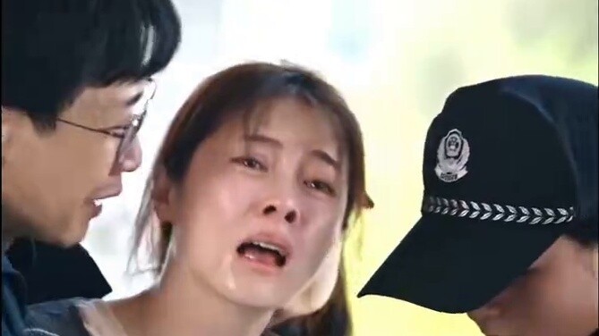 I cried when I saw Deng Yan comforting the mother of little potato. She apologized first, then saved
