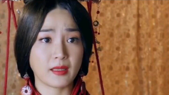 Cô ơi, cô nói chúng ta giống như chị em, nhưng cô lại hết lần này đến lần khác bỏ rơi tôi.