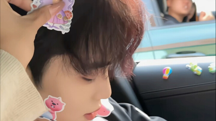 Kamu juga jangan berpikir baik-baik