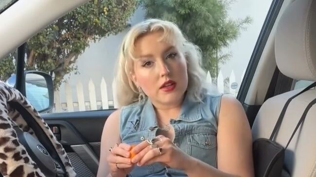 les| Cô gái trẻ phê phán nước Mỹ ngày càng bảo thủ với người đồng tính, nói quá hay!!!