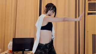 أحدث رقصة محاكاة لجيني في غرفة التدريب