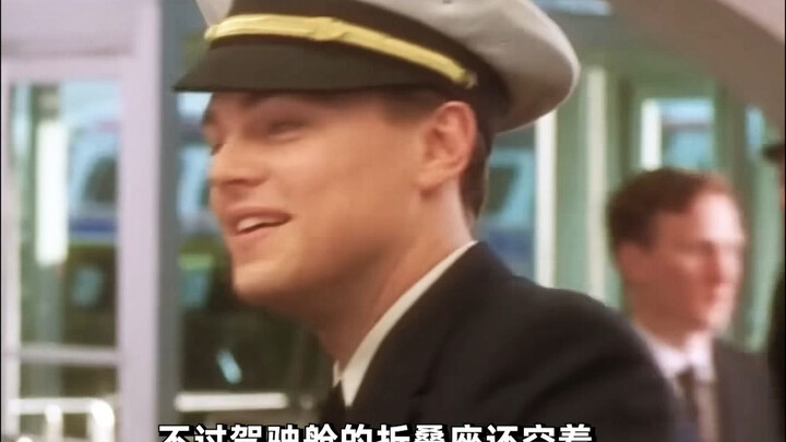 يتظاهر بأنه طيّار ويطير في كل مكان.