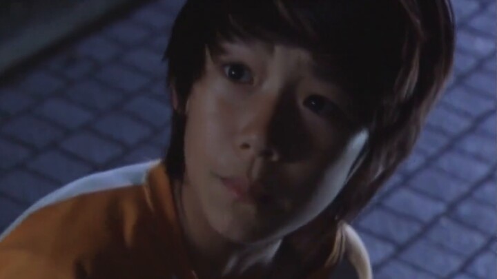 The most embarrassing transformation in history! Isn't it said that Ultraman is invincible when he t