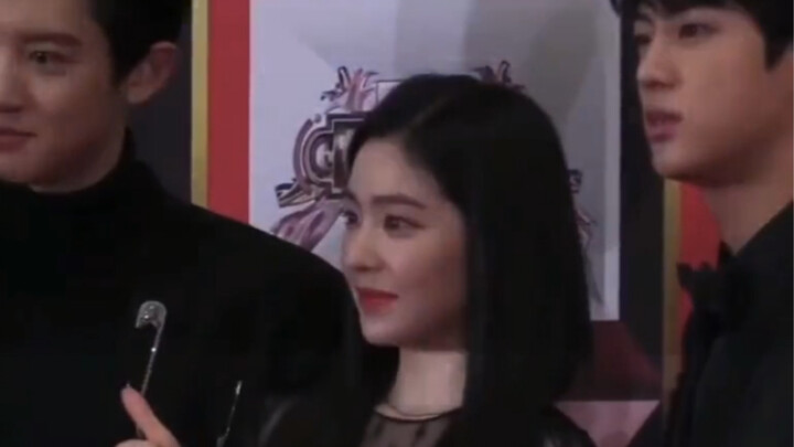 المشهد الشهير الذي يعرفه كل عشاق الـKPOP 1.0