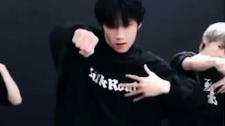 【Liu Yaowen】It feels like it's been a long time since I've seen Liu Yaowen do so many dance breaks