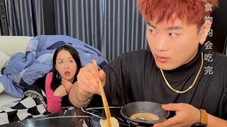 #hotsauce Today I am playing with Binbin with my cousin, so that he likes to eat alone every day#cou
