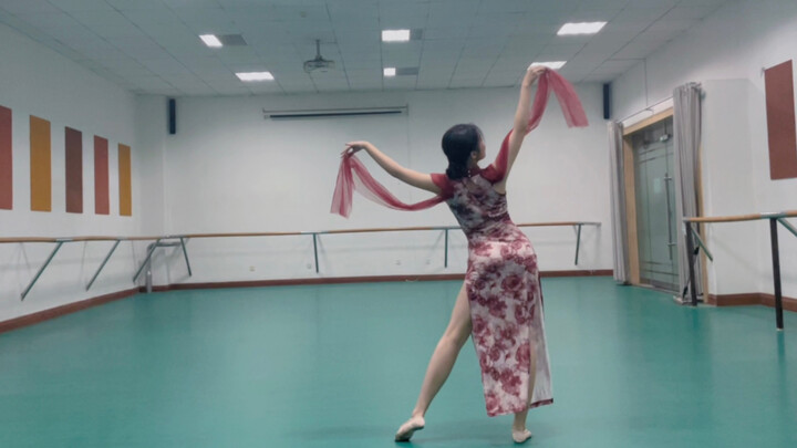 Does the Grain in Ear Dance look good in the new cheongsam?