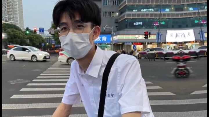 医生建议：多看帅哥 有利于长寿