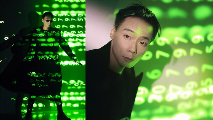 Membuatkan ayah saya terlihat seperti di film The Matrix di ruang tamu