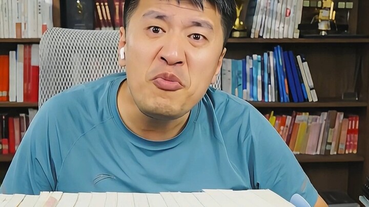 “If you don’t want to join the rat race, just get lost!” Old Zhang turned red with anger on the spot