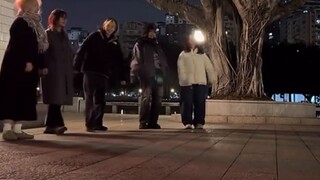 Video chống trầm cảm hoành tráng của nhóm nhạc nam