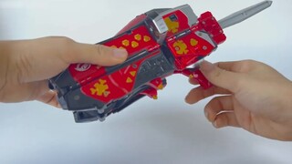Official comparison! Tokumei Sentai Bandai version VS Hasbro version. Which one do you prefer in DX 