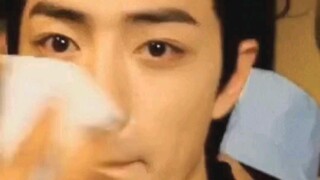 [Bo Jun Yi Xiao] Bobo đã phải chịu đựng bao nhiêu cám dỗ (Bình máu của tôi đã cạn rồi ahhhhhhhhhhhhh