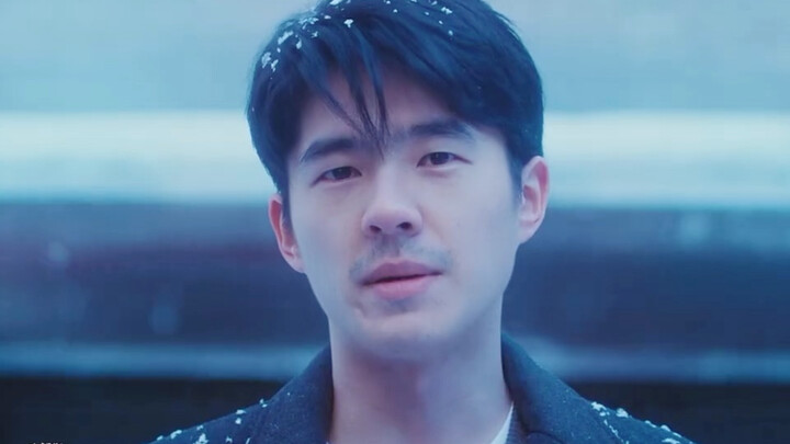 หนุ่มคนหนึ่งรับไม่ได้กับการจากไปของเพื่อน จนเกิดอาการประสาทหลอนมาตลอดนับสิบปี