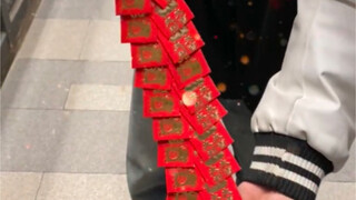 凭咋俩的关系 过年我也会收到你准备的小红包的对吧！