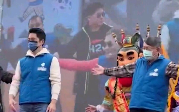 Dance the Health & Wealth Dance with Mayor Jiang—what score would you give it? #PigBrotherLovesToDan