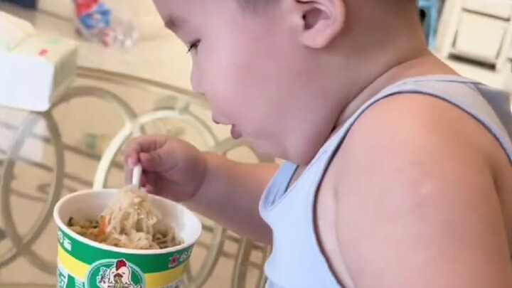 Đùa rằng anh cả không biết nói, ai ngờ anh cả còn có văn hóa 😂