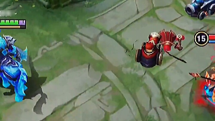How does an extremely pulling Guan Yu lure the enemy?