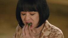 Queen of Tears Hahaha When my brother and dad were fussy about the food, our aunt was eating with bi