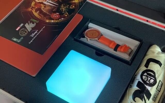 อิจฉาจัง! กล่องของขวัญที่ระลึกรอบปฐมทัศน์ "Loki" ยังมี "Tesseract" อีกด้วย