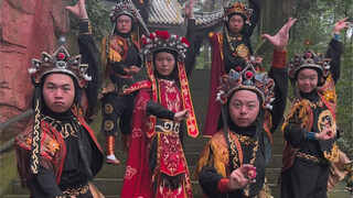 Experience the charm of traditional culture and join the children for a summer Sichuan Opera face-ch