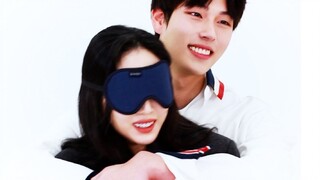 Apa reaksi cewek kalau matanya ditutup dan dipeluk dari belakang oleh cowok ganteng?