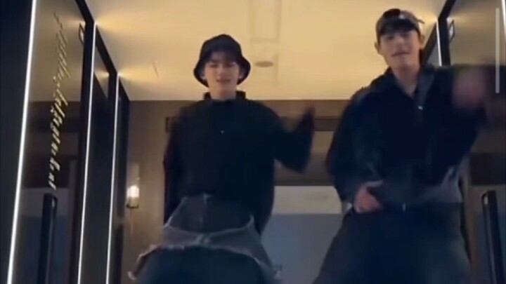 أنا أحب مشاهدة هذه السلسلة كثيرًا، هاو هاو يرقص بشكل رائع جدًا