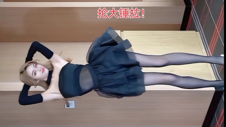 穿着高跟鞋抡大锤！
