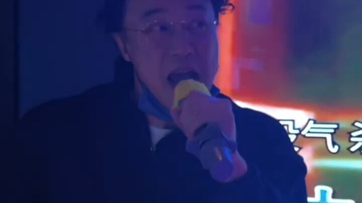 “隔壁房间一直开原唱，还不如去听演唱会了”