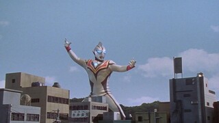 The monster in Tiga appears again. Liang was so beautiful when he was a child.
