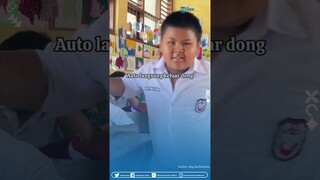 Momen Gemes Bocah SD Ngeluh ke Guru Tak Bisa Menulis di Meja, Bisanya Sambil Rebahan di Lantai