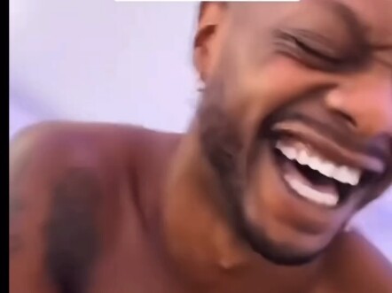 Ketika kamu secara tidak sengaja salah memencet emoji