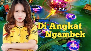 Di Angkat Kok Malah Ngambek😒