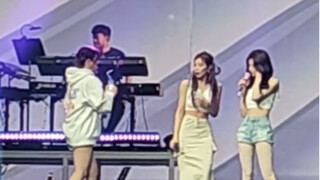 يوو دينغيان تهاجم تسي يو بالماء، وردّ تسي يو عليها مضحك للغاية