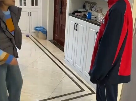 Mom is scolding my older brother for failing six subjects, but my younger brother bravely steps in f