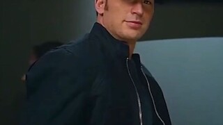 Chris Evans lộ mối tình mới, yêu nữ diễn viên 25 tuổi.
