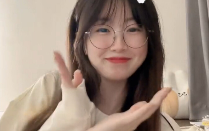 Digging and digging in the tiny garden~