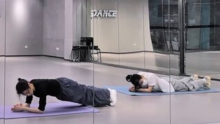 Ten minutes of physical exercise, to scare my stomach before the New Year