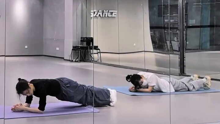 Ten minutes of physical exercise, to scare my stomach before the New Year