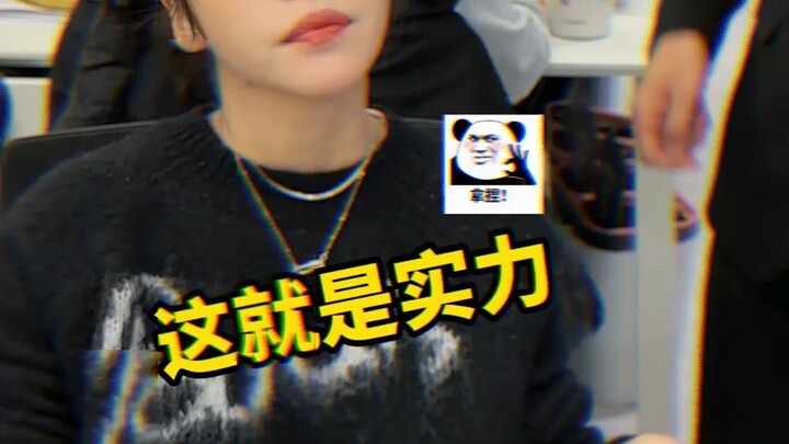 Bị "gói nổi bật" nơi công sở làm cho sửng sốt luôn rồi