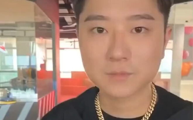 Sự công kích lẫn nhau của các rapper