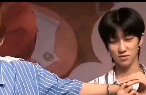 Isn’t Little Ba’s second brother’s fingers fun? You’re just relying on Mommy spoiling you, aren’t yo