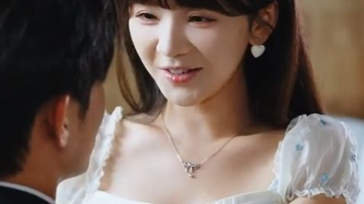 Melihat tunanganku selingkuh, lalu aku nikah dengan pamannya yang CEO lembut