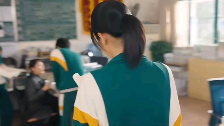 Saat masih sekolah, memiliki seorang wali kelas seperti ini benar‑benar sangat membahagiakan,