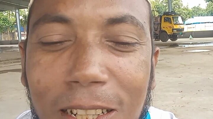 ফান খান ধূমপান থেকে বাঁচান